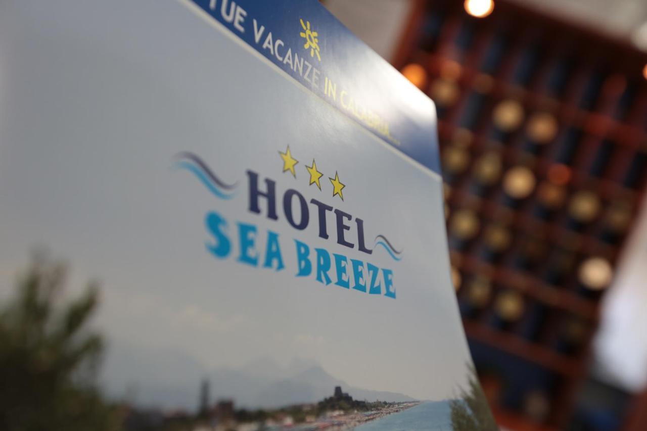 סקליאה Hotel Sea Breeze מראה חיצוני תמונה